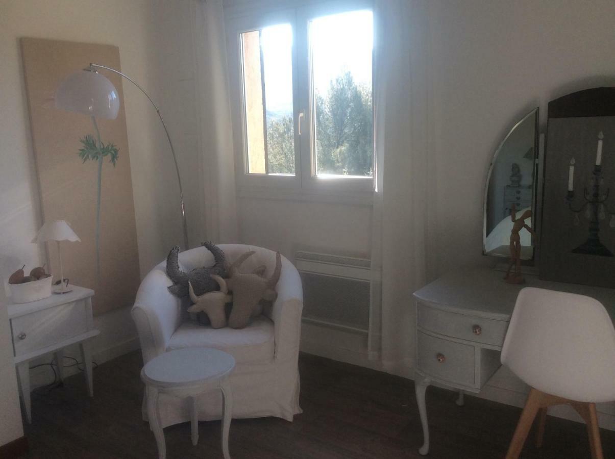 Chambre lumineuse, calme absolu Allauch Exterior foto